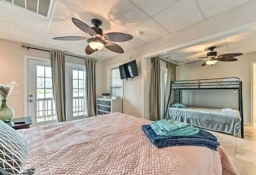 Lakefront Lexington House W/ Spacious Deck!