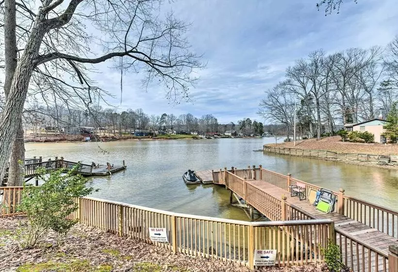 Lakefront Lexington House W/ Spacious Deck!