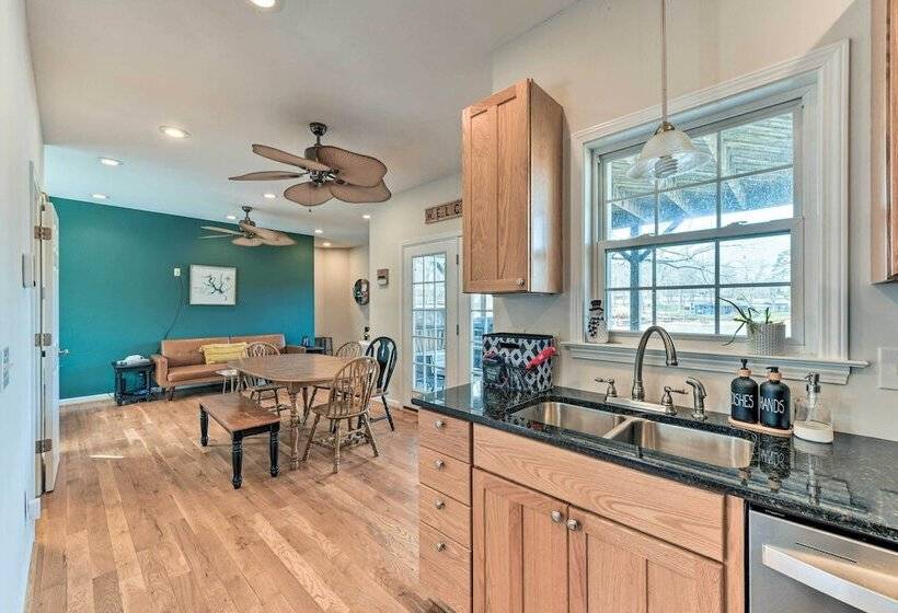Lakefront Lexington House W/ Spacious Deck!