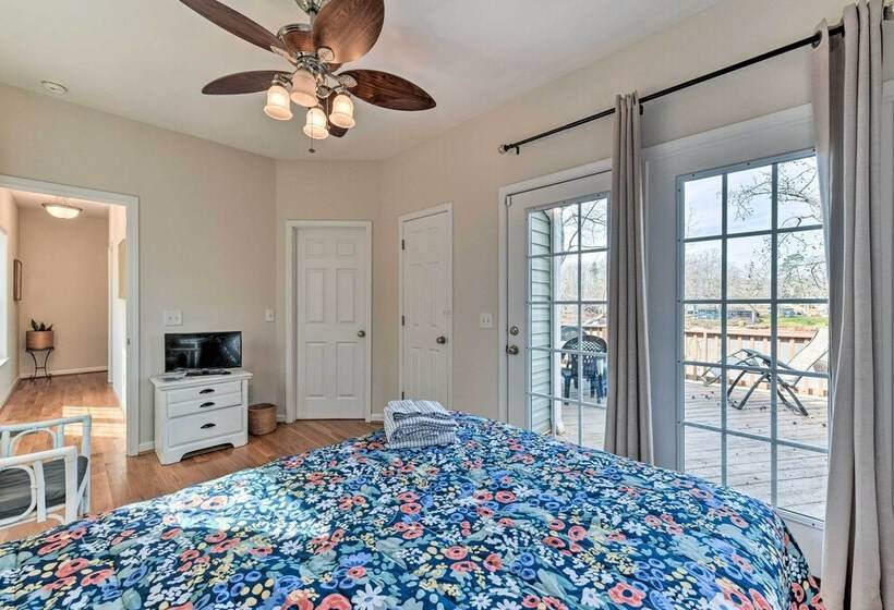 Lakefront Lexington House W/ Spacious Deck!