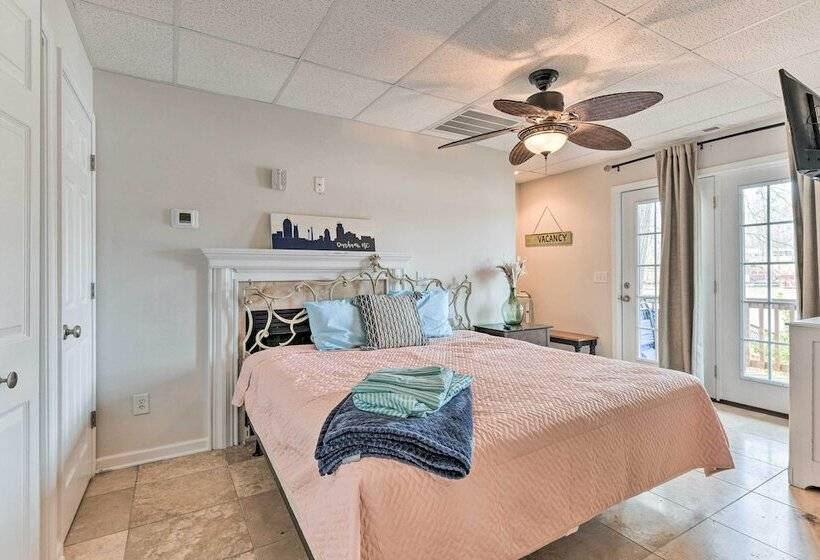 Lakefront Lexington House W/ Spacious Deck!