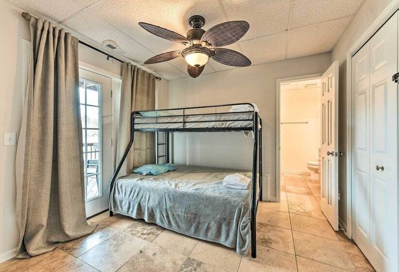 Lakefront Lexington House W/ Spacious Deck!