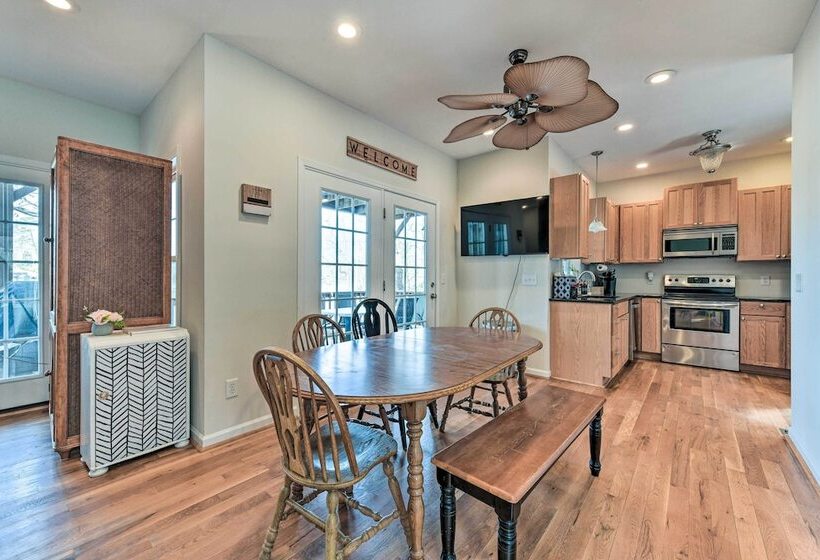 Lakefront Lexington House W/ Spacious Deck!