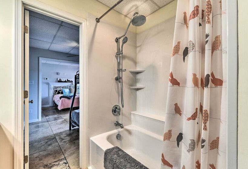 Lakefront Lexington House W/ Spacious Deck!