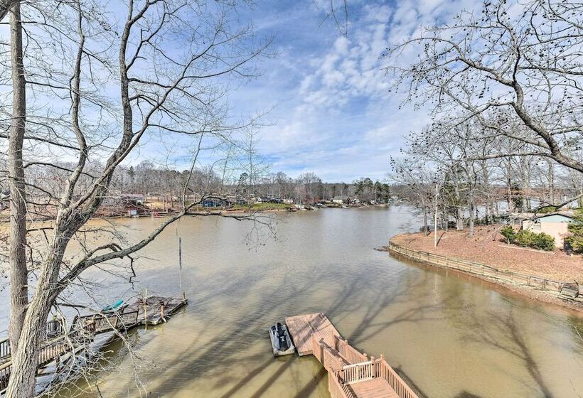 Lakefront Lexington House W/ Spacious Deck!