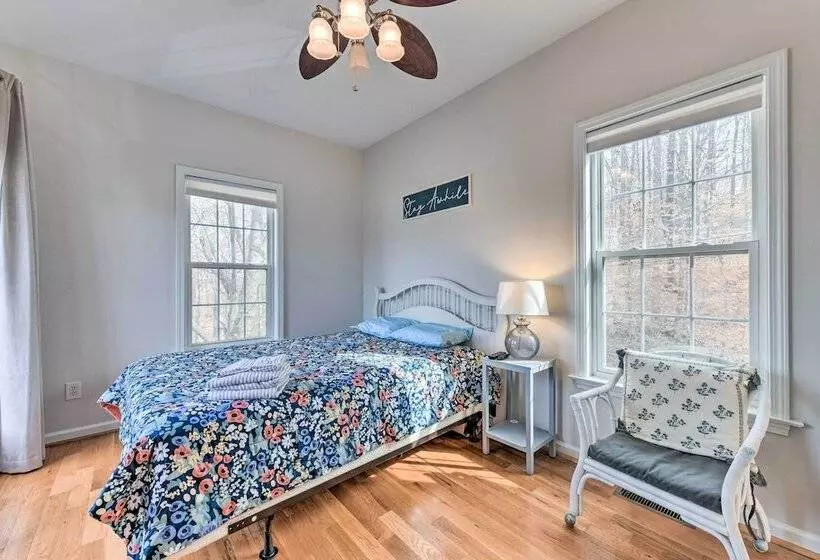 Lakefront Lexington House W/ Spacious Deck!