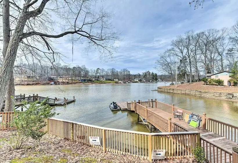 Lakefront Lexington House W/ Spacious Deck!