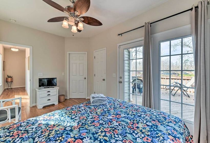 Lakefront Lexington House W/ Spacious Deck!