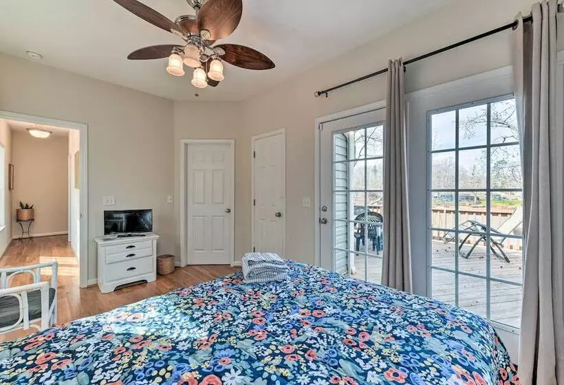 Lakefront Lexington House W/ Spacious Deck!
