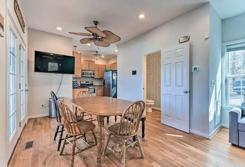 Lakefront Lexington House W/ Spacious Deck!