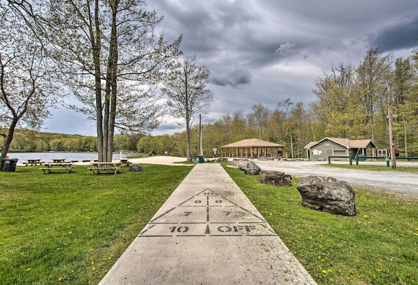 Pocono Lake Home W/ Fire Pit: Walk To Ski Hill!