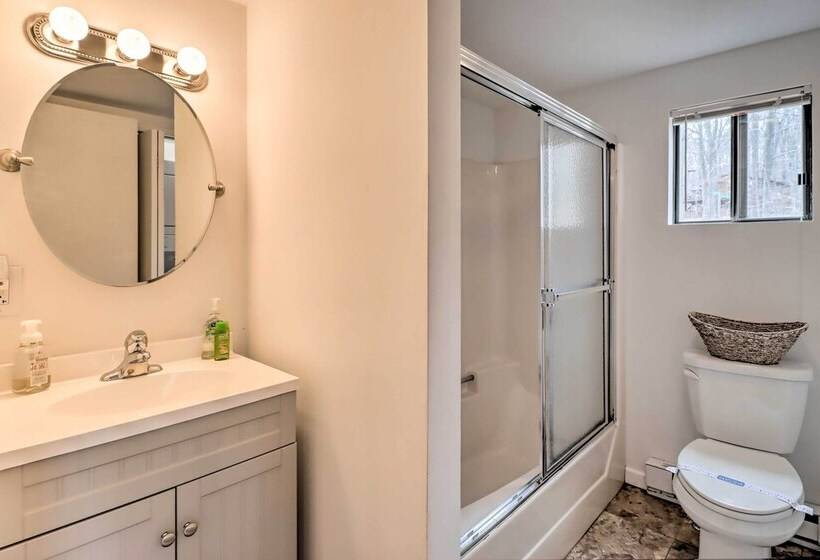 Pocono Lake Home W/ Fire Pit: Walk To Ski Hill!