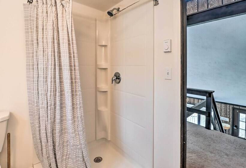 Pocono Lake Home W/ Fire Pit: Walk To Ski Hill!