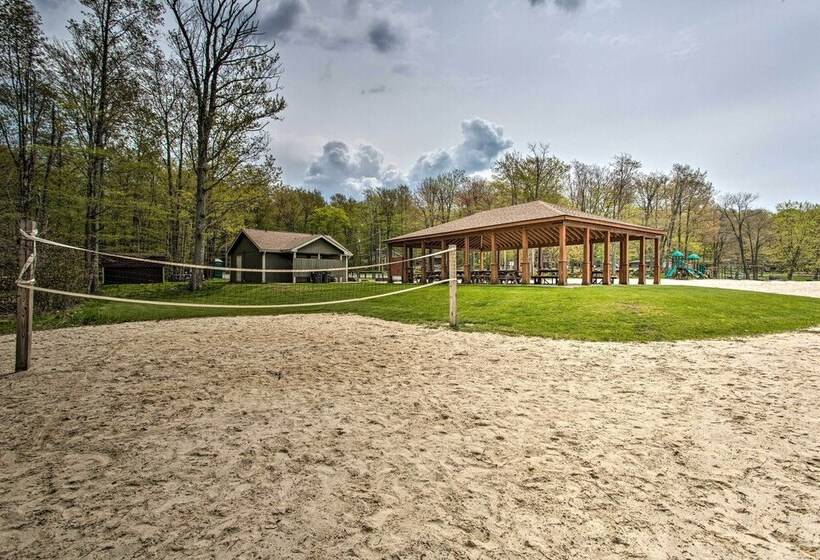 Pocono Lake Home W/ Fire Pit: Walk To Ski Hill!