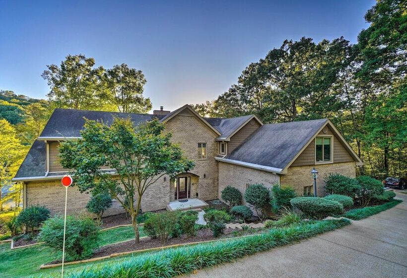 Luxe Lake Chickamauga Retreat W/ Boat Dock!