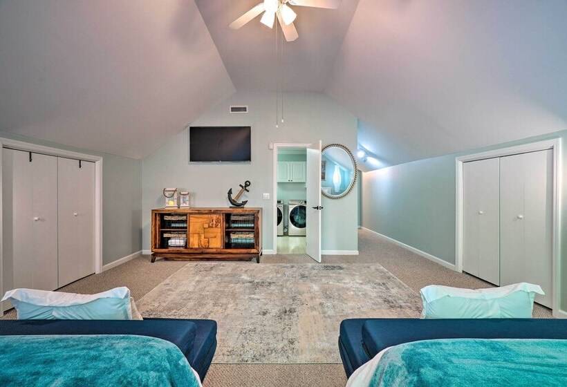 Luxe Lake Chickamauga Retreat W/ Boat Dock!