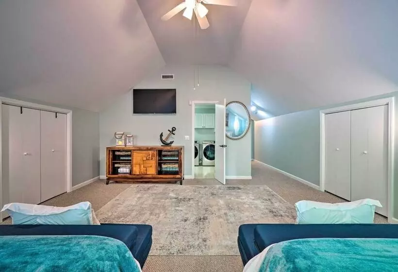 Luxe Lake Chickamauga Retreat W/ Boat Dock!