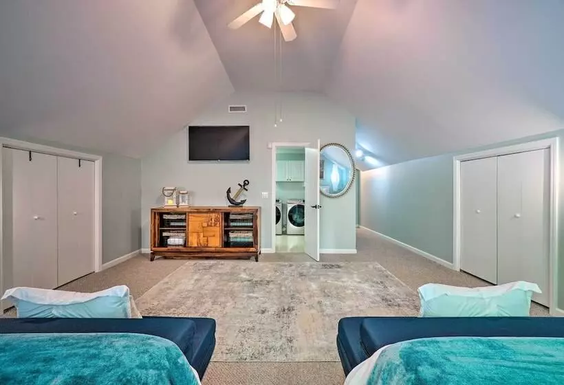 Luxe Lake Chickamauga Retreat W/ Boat Dock!