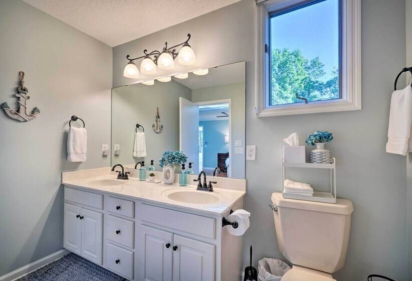 Luxe Lake Chickamauga Retreat W/ Boat Dock!