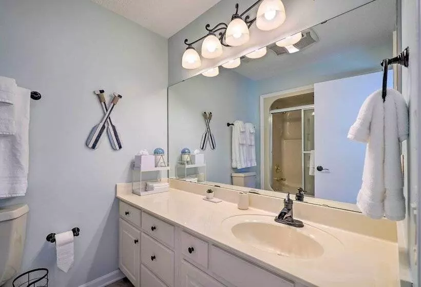 Luxe Lake Chickamauga Retreat W/ Boat Dock!