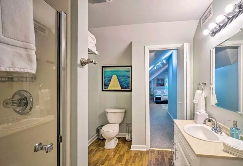 Luxe Lake Chickamauga Retreat W/ Boat Dock!