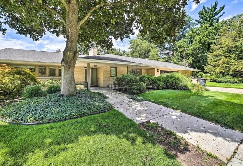 Luxury South Bend Home ~ 1 Mi To Notre Dame!
