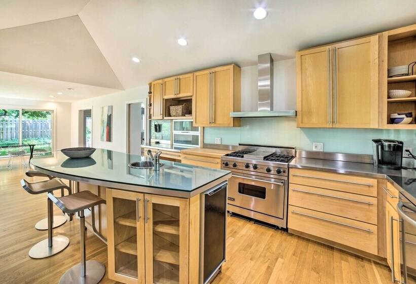 Luxury South Bend Home ~ 1 Mi To Notre Dame!