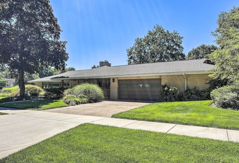 Luxury South Bend Home ~ 1 Mi To Notre Dame!