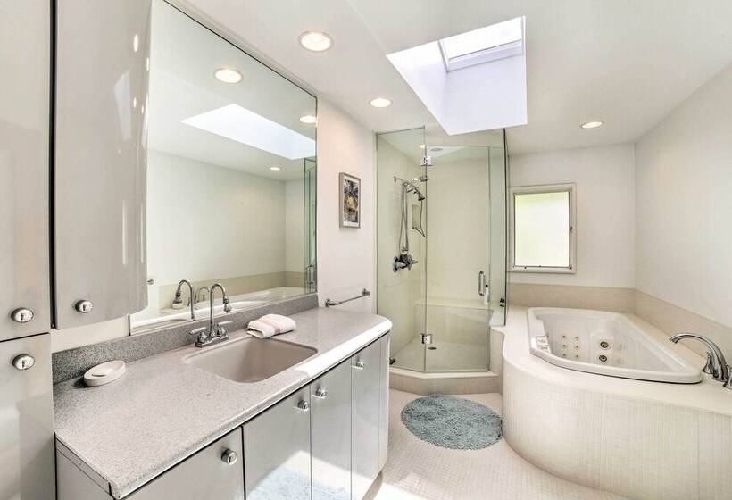 Luxury South Bend Home ~ 1 Mi To Notre Dame!