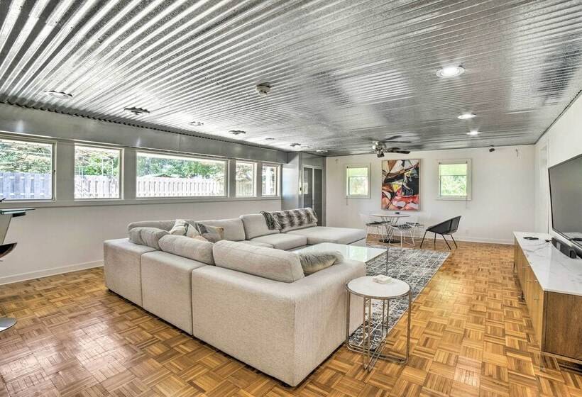 Luxury South Bend Home ~ 1 Mi To Notre Dame!