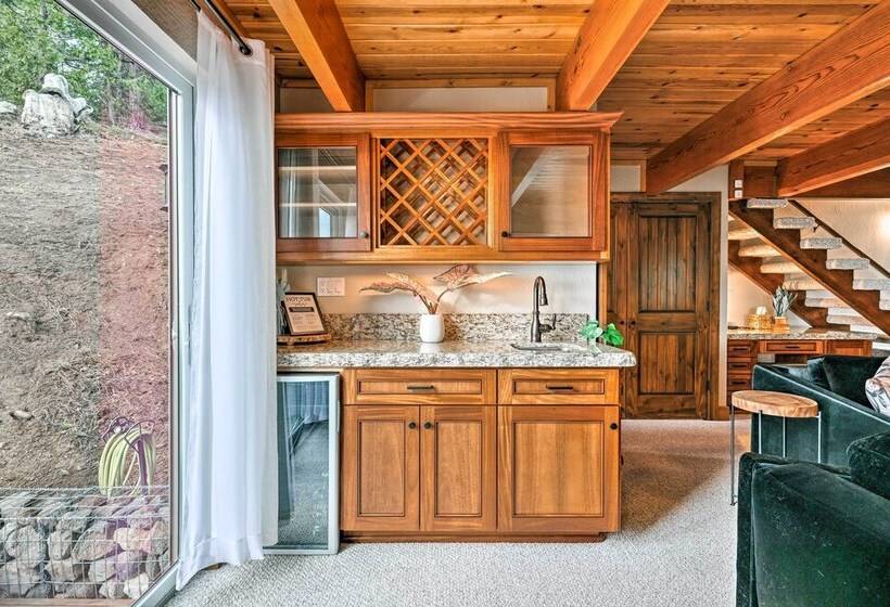 Hot Tub + Scenic Views: Luxury Twain Harte Cabin!