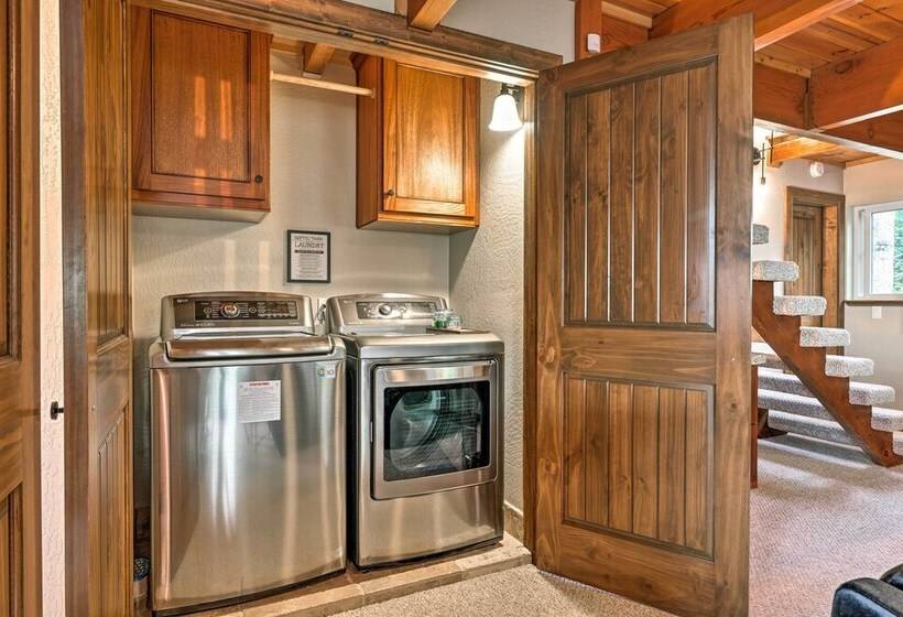 Hot Tub + Scenic Views: Luxury Twain Harte Cabin!