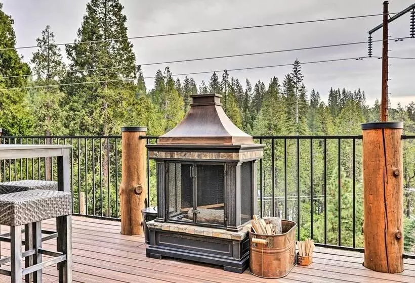 Hot Tub + Scenic Views: Luxury Twain Harte Cabin!