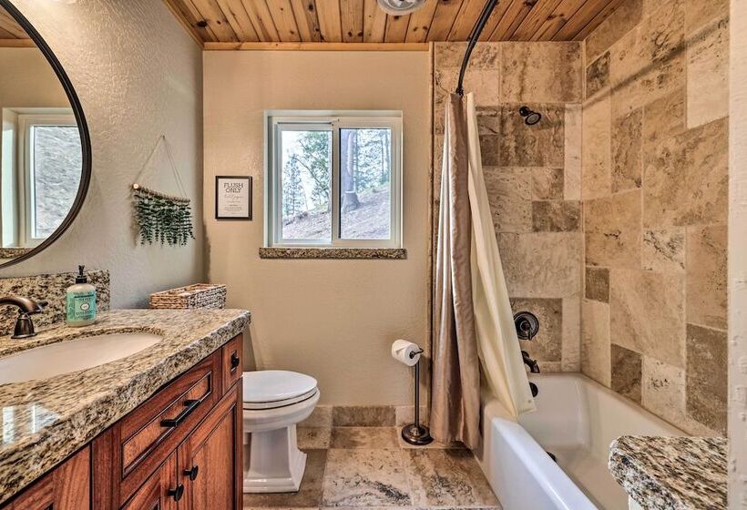 Hot Tub + Scenic Views: Luxury Twain Harte Cabin!
