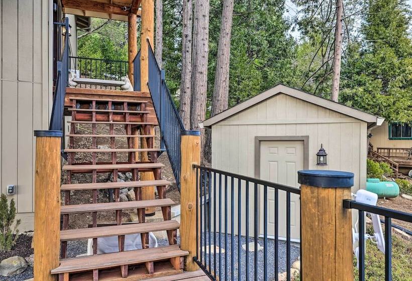 Hot Tub + Scenic Views: Luxury Twain Harte Cabin!