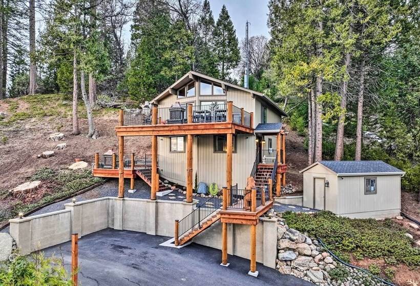 Hot Tub + Scenic Views: Luxury Twain Harte Cabin!