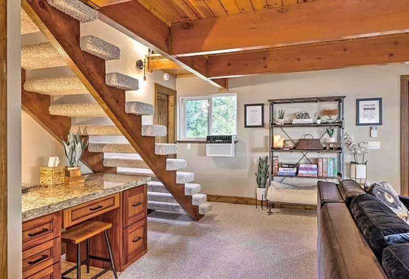 Hot Tub + Scenic Views: Luxury Twain Harte Cabin!