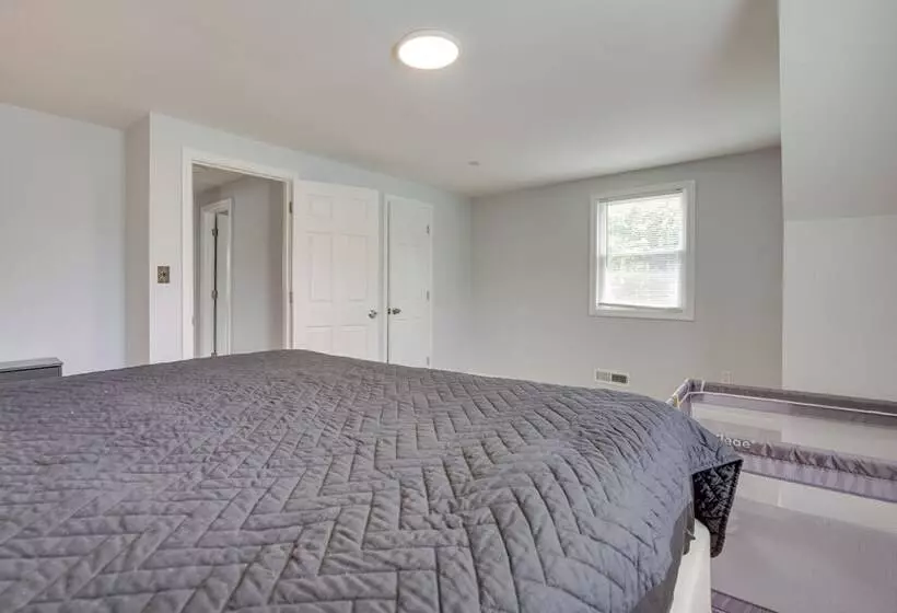 Middletown Township Home, Close To Beaches!