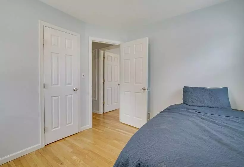 Middletown Township Home, Close To Beaches!