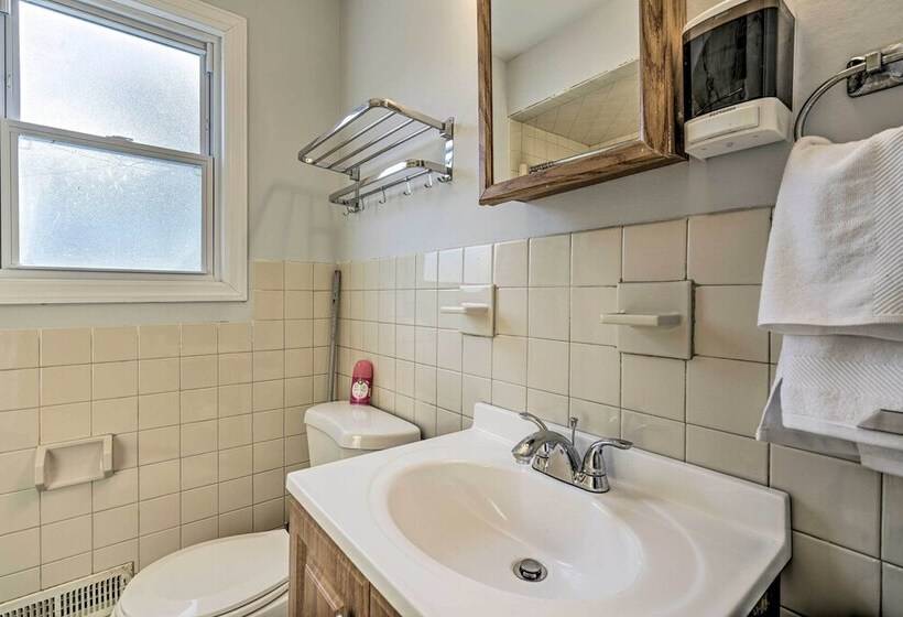 Middletown Township Home, Close To Beaches!