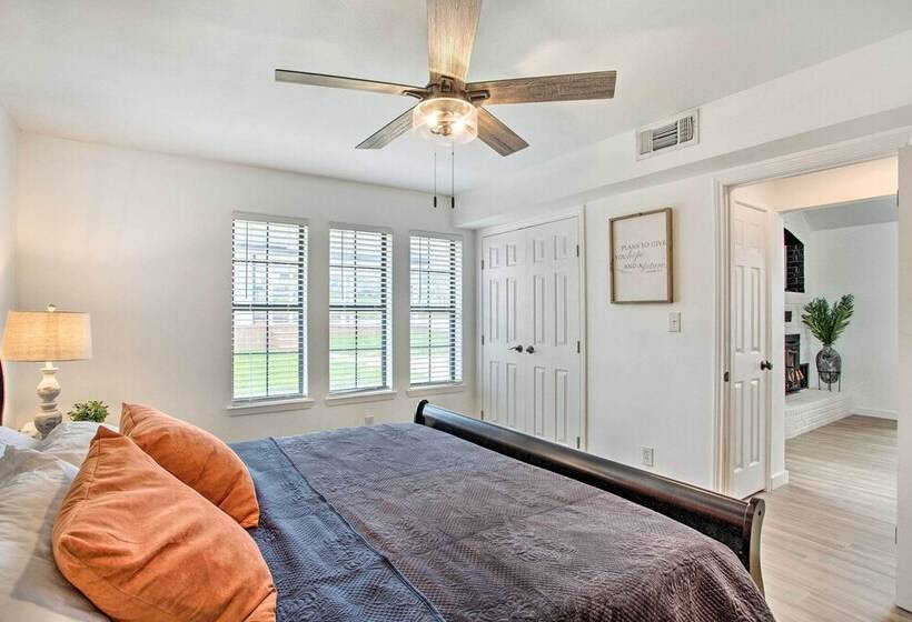 Spacious Lakefront Home W/ Fire Pit & Fun Barn!