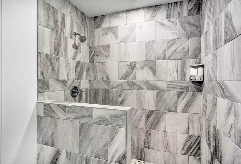 Spacious Lakefront Home W/ Fire Pit & Fun Barn!