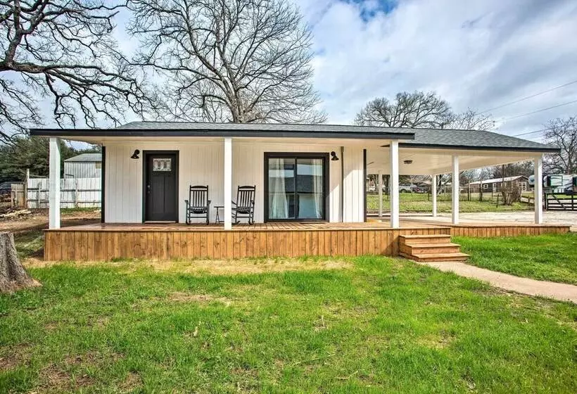 Spacious Lakefront Home W/ Fire Pit & Fun Barn!