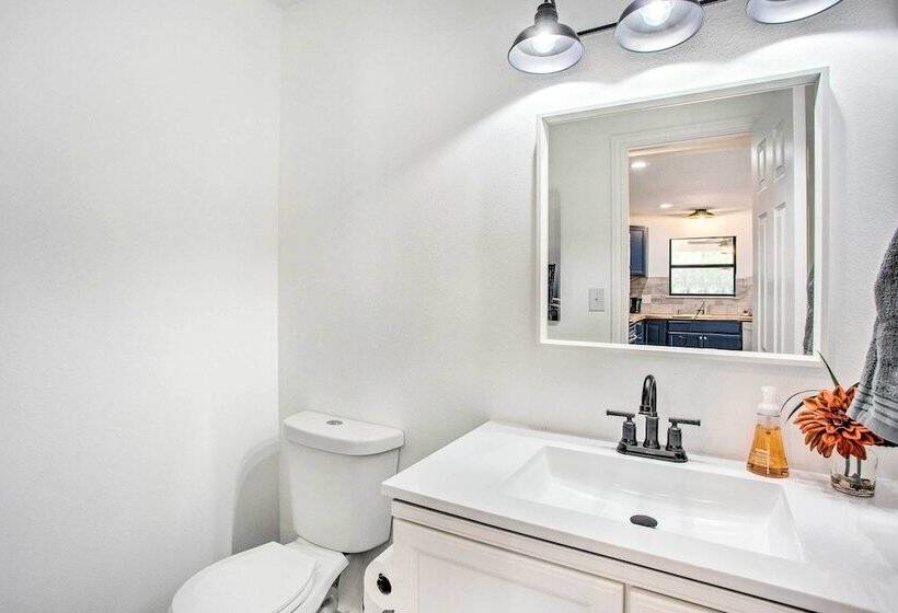 Spacious Lakefront Home W/ Fire Pit & Fun Barn!