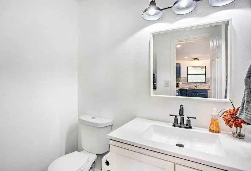 Spacious Lakefront Home W/ Fire Pit & Fun Barn!