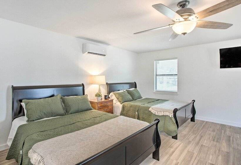 Spacious Lakefront Home W/ Fire Pit & Fun Barn!