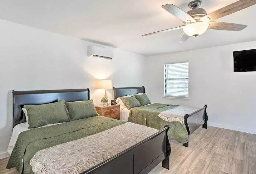 Spacious Lakefront Home W/ Fire Pit & Fun Barn!