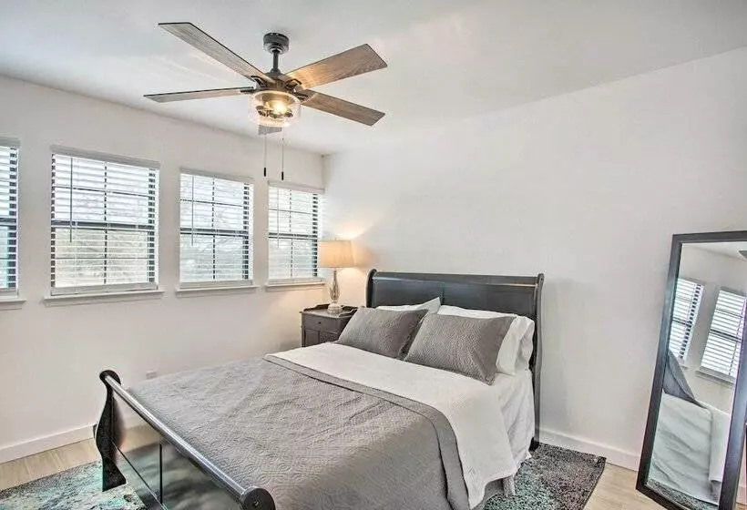 Spacious Lakefront Home W/ Fire Pit & Fun Barn!