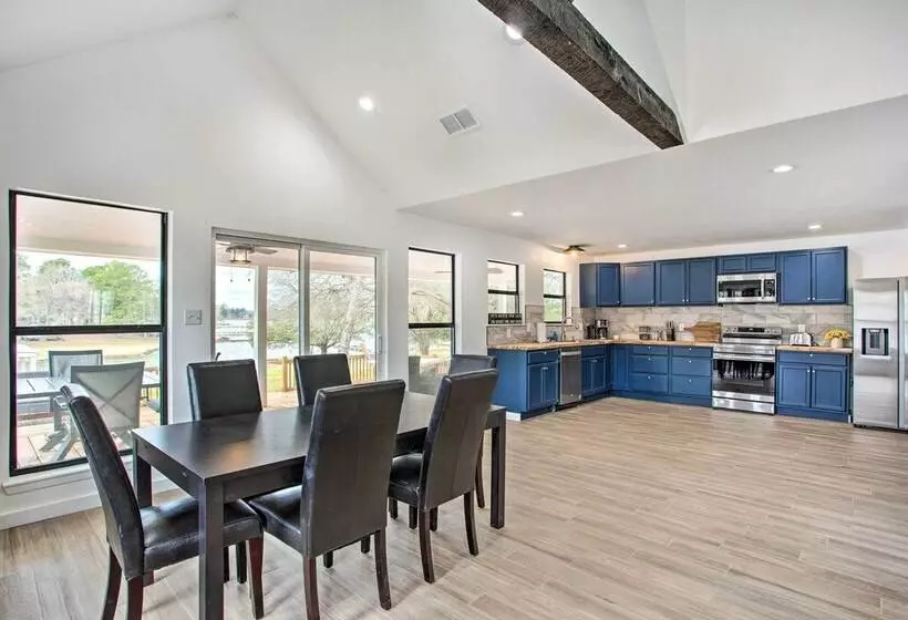 Spacious Lakefront Home W/ Fire Pit & Fun Barn!