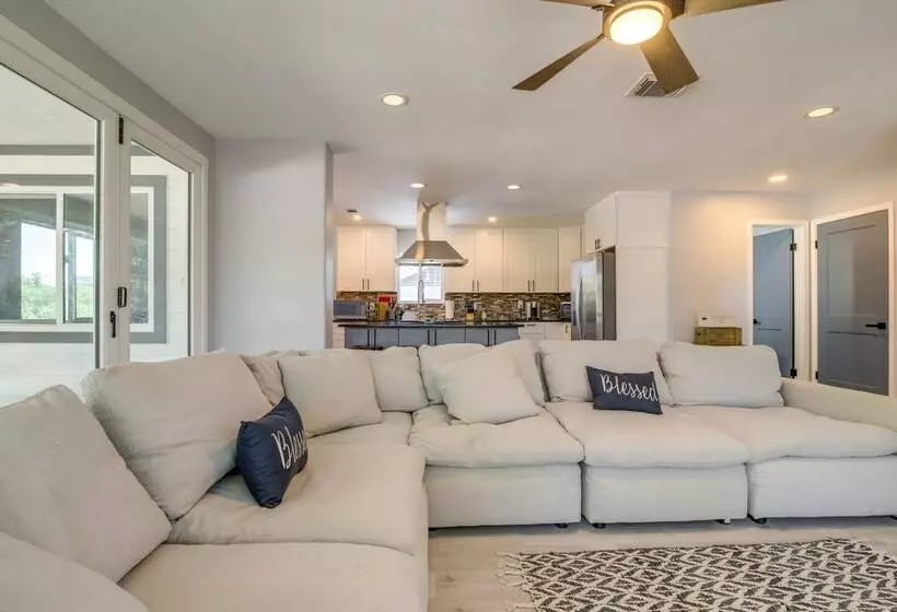 Lago Vista Vacation Rental W/ Fireplace!